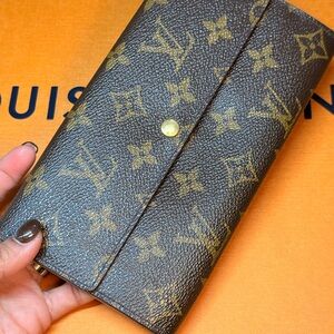 Vintage Authentic Louis Vuitton Monogram Sarah Wallet